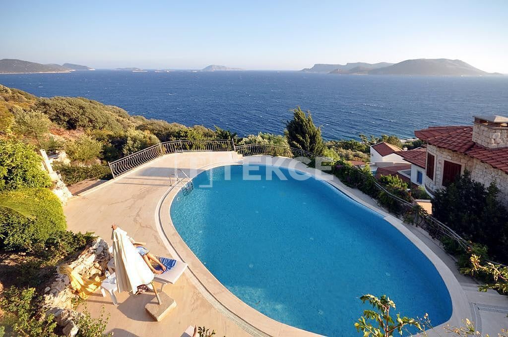 Villa en Kaş, Turquia, 350 m² - imagen 1