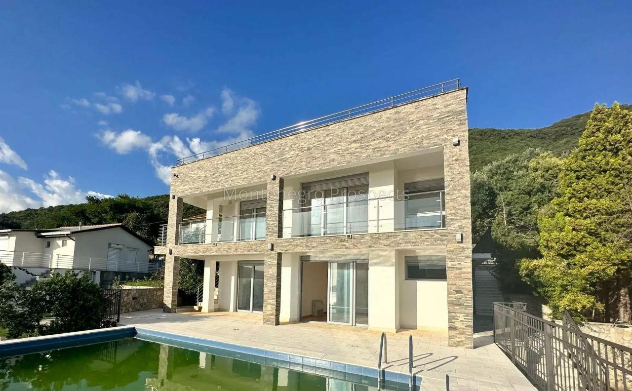 Villa in Kumbor, Montenegro, 267 m² - Foto 1