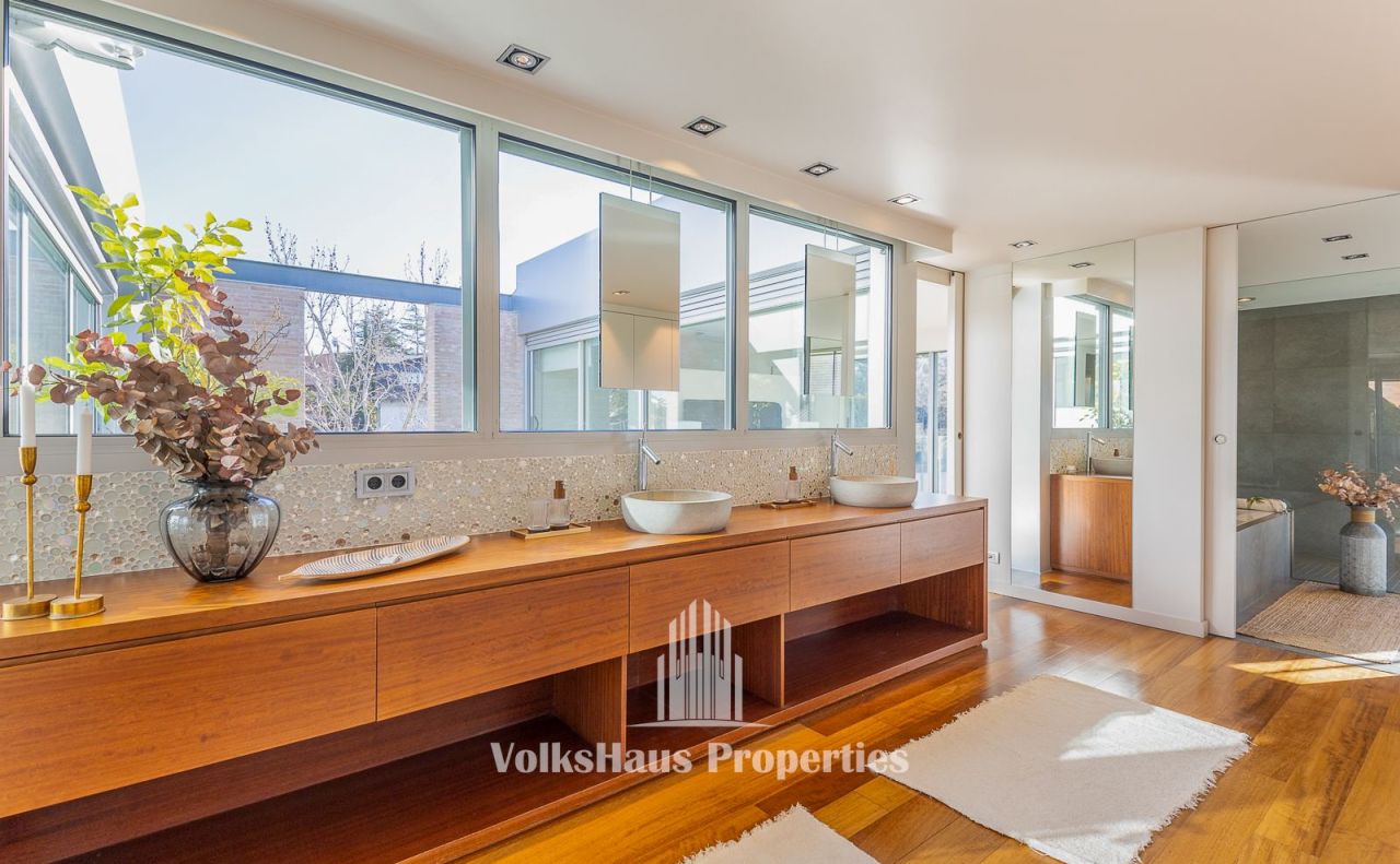 Villa en Sant Cugat del Valles, España, 688 m² - imagen 16