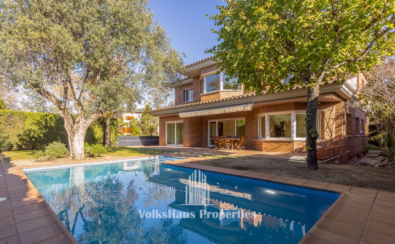 Haus in Sant Cugat del Valles, Spanien, 673 m² - Foto 1