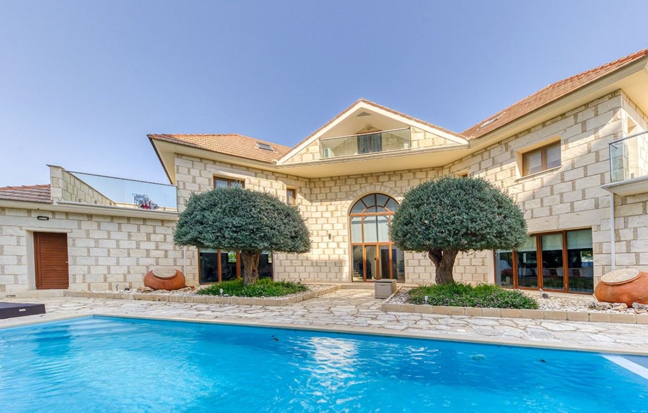 Villa a Limassol, Cipro, 425 m² - foto 1