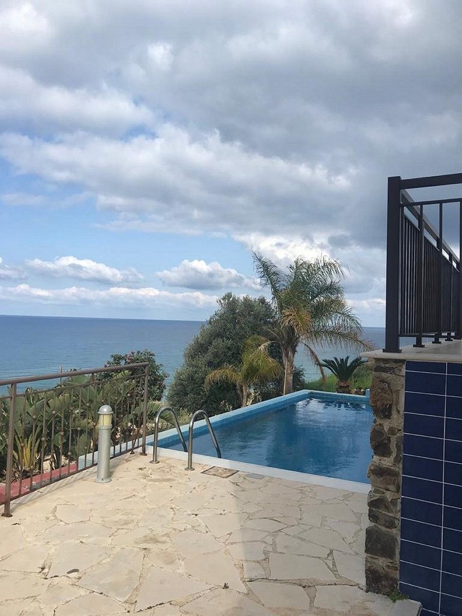 Villa in Paphos, Cyprus, 200 m² - picture 1