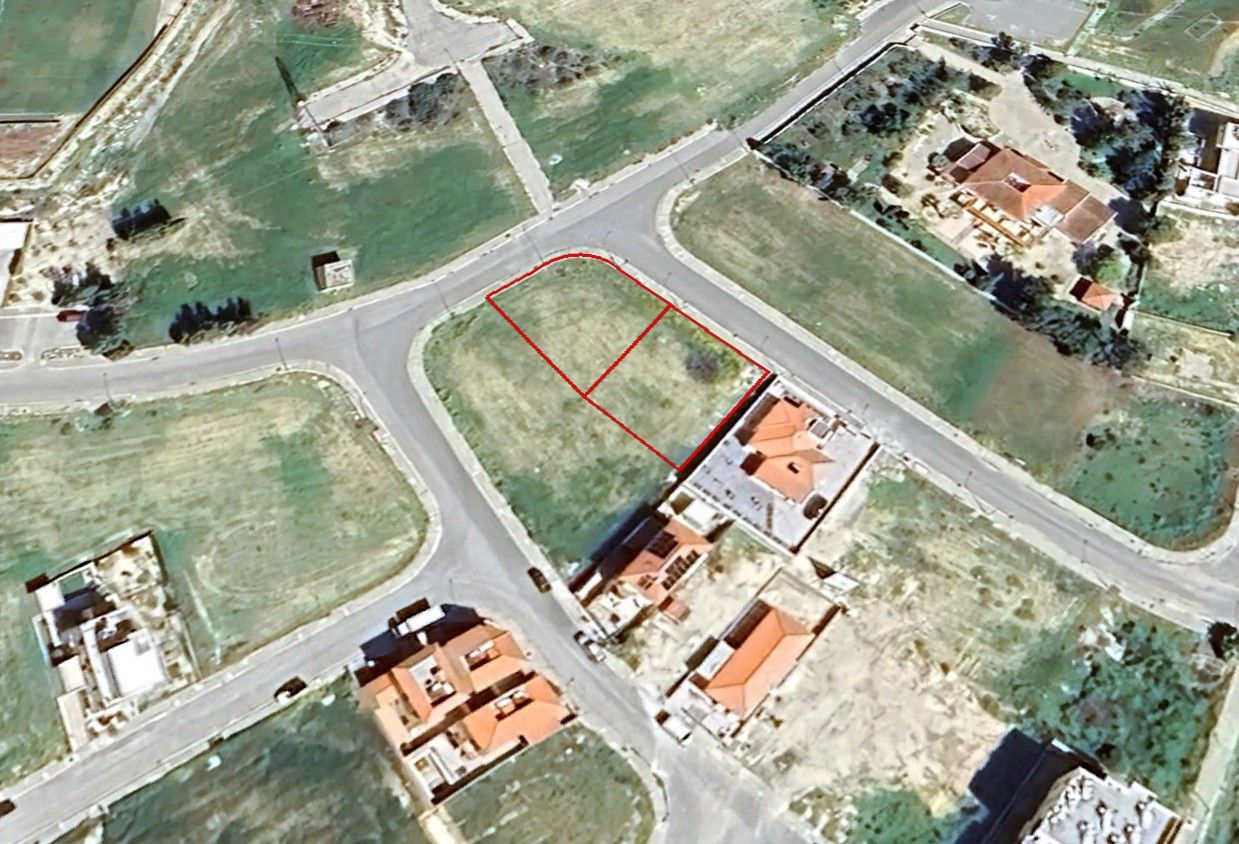 Grundstück in Larnaka, Zypern, 1 071 m² - Foto 1