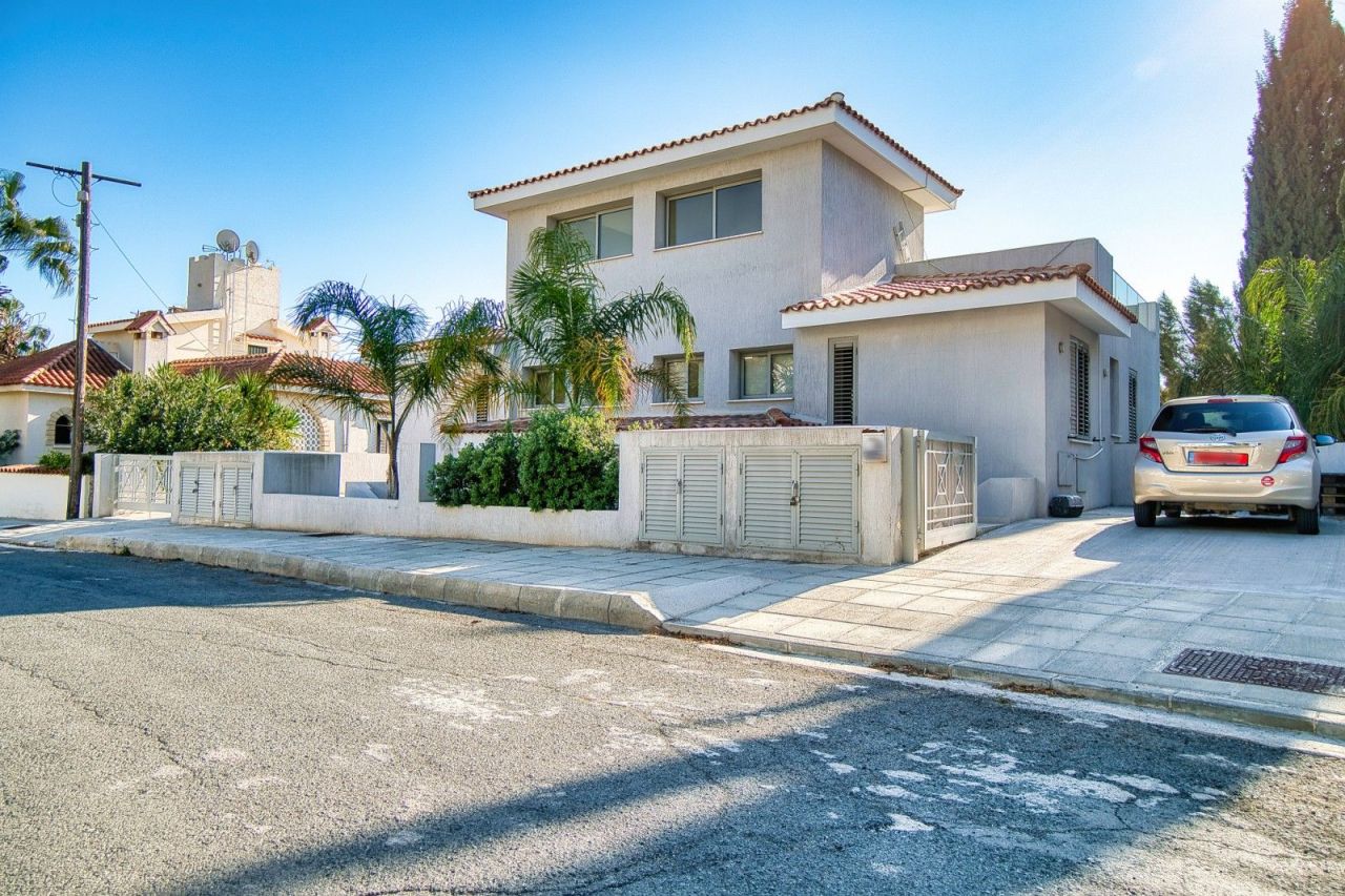 Villa in Paphos, Cyprus - picture 1