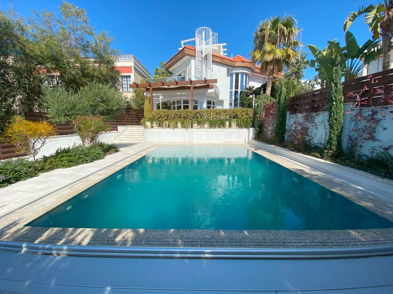 Villa in Limassol, Cyprus, 350 m² - picture 1