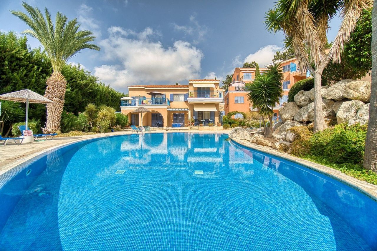 Townhouse in Paphos, Cyprus - picture 1
