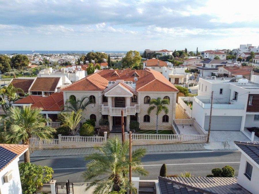Villa in Larnaca, Cyprus, 710 m² - picture 1