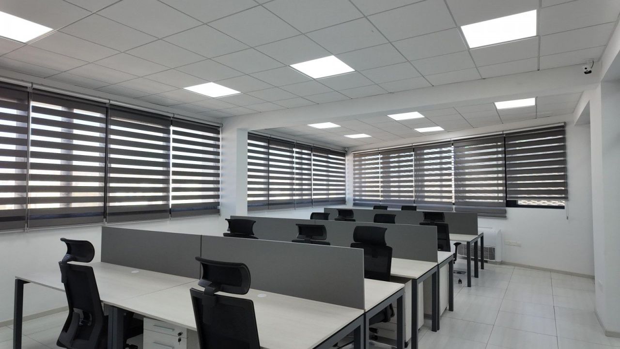 Bureau à Limassol, Chypre, 1 440 m² - image 1