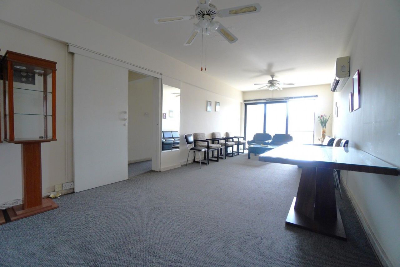 Bureau à Larnaca, Chypre, 126 m² - image 1