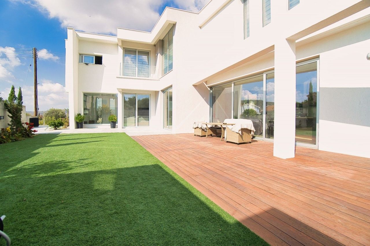 Villa in Limassol, Cyprus, 298 m² - picture 1