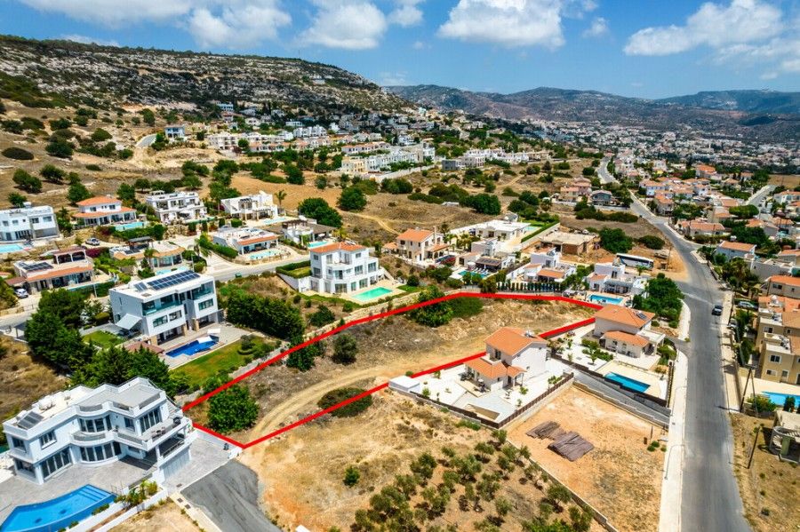 Grundstück in Paphos, Zypern, 2 342 m² - Foto 1