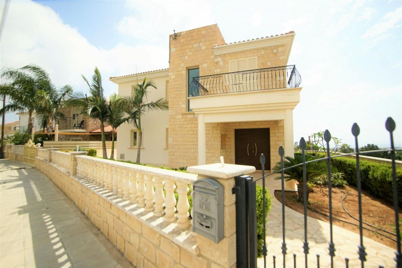 Villa in Paphos, Cyprus, 233 m² - picture 1