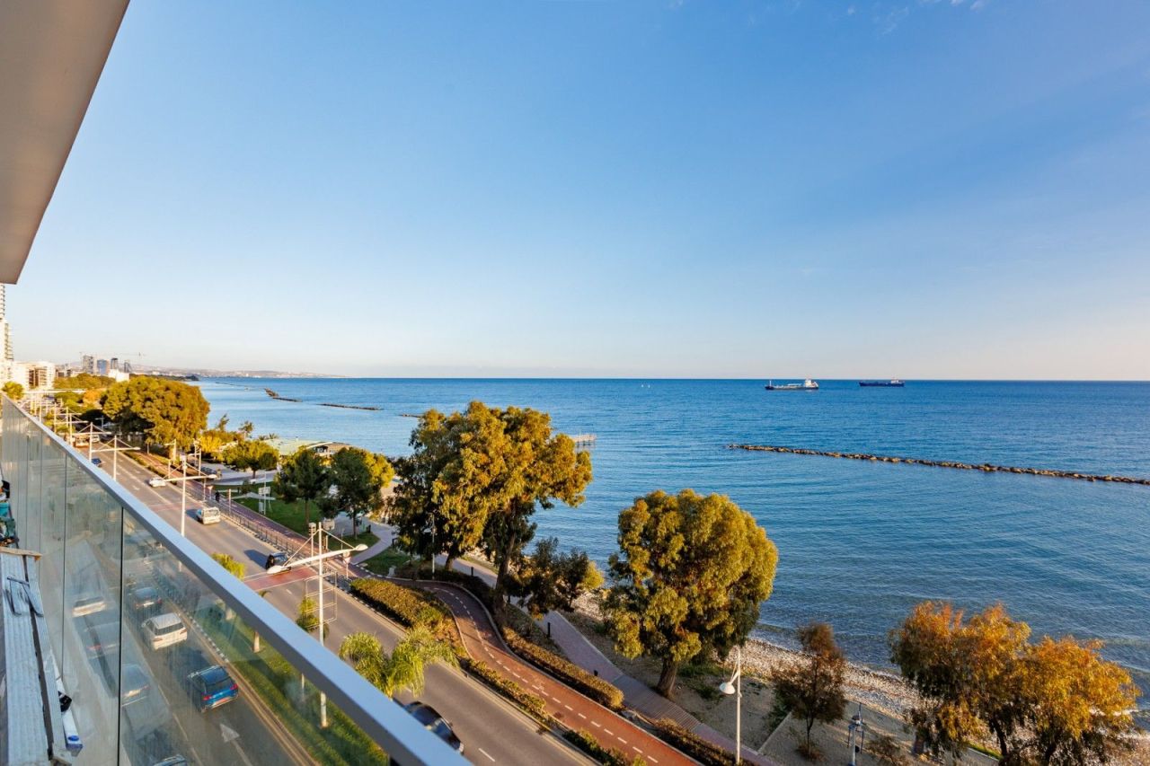 Bureau à Limassol, Chypre, 300 m² - image 1