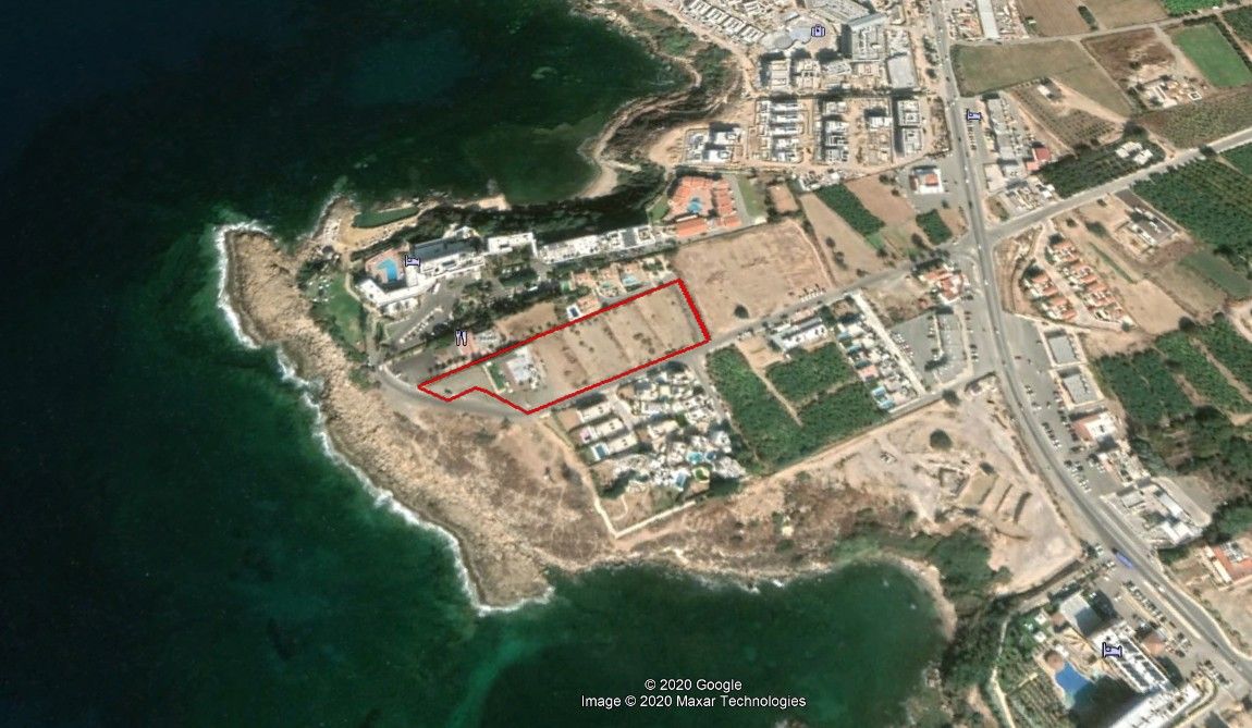 Land in Paphos, Cyprus, 8 473 m² - picture 1