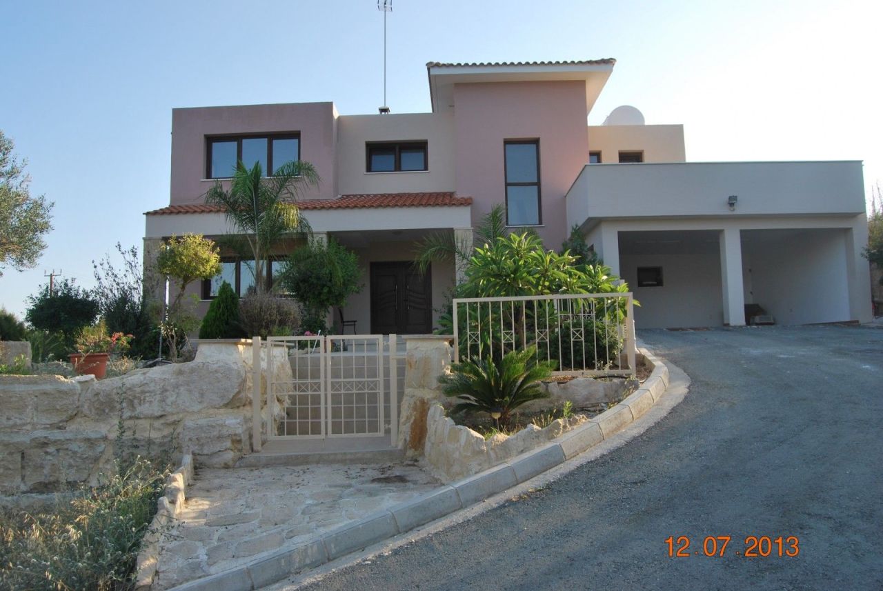 Villa in Paphos, Cyprus, 300 m² - picture 1