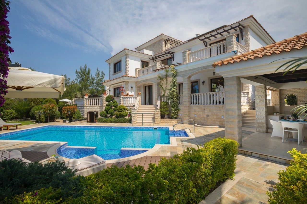 Villa a Paphos, Cipro, 345 m² - foto 1