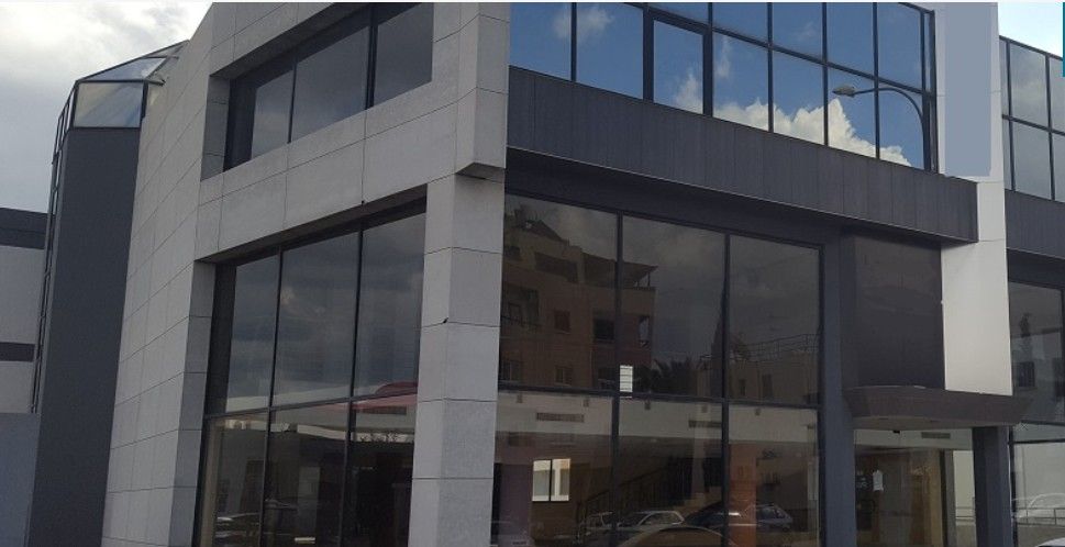 Biens commerciaux à Nicosie, Chypre, 1 340 m² - image 1
