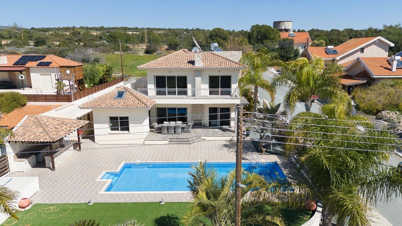 Villa a Limassol, Cipro, 300 m² - foto 1