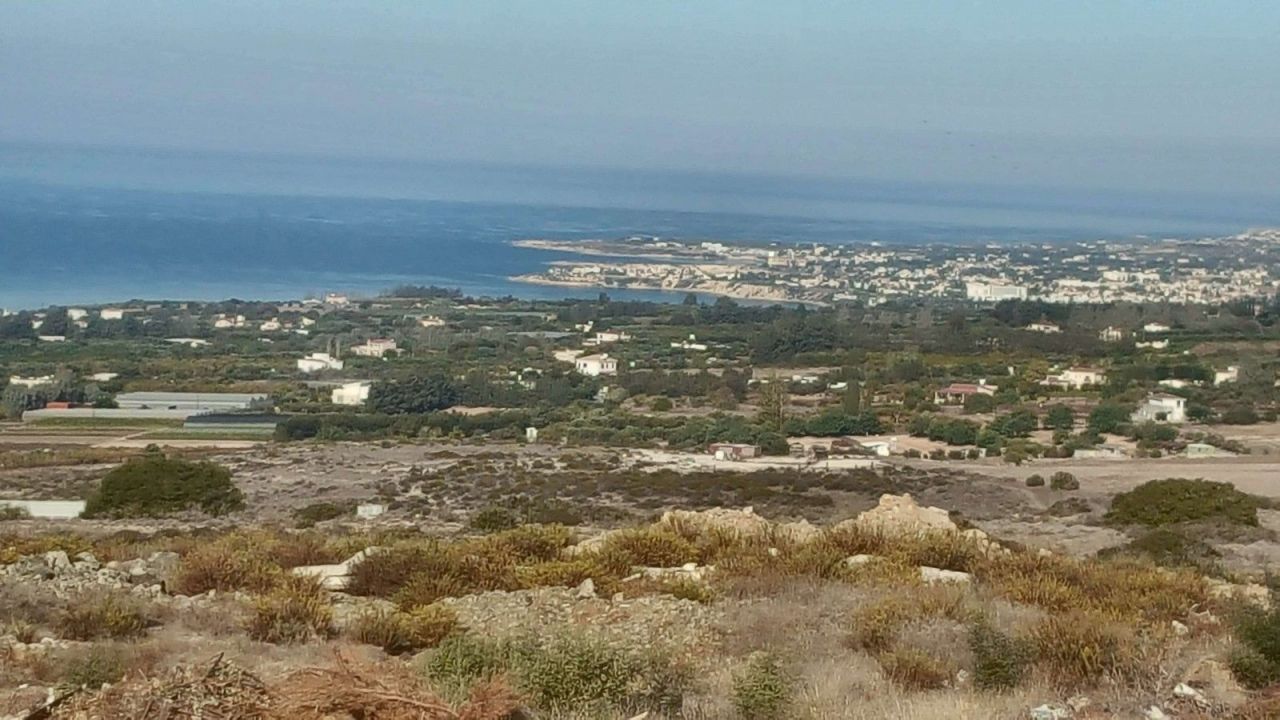 Terreno en Pafos, Chipre, 11 037 m² - imagen 1