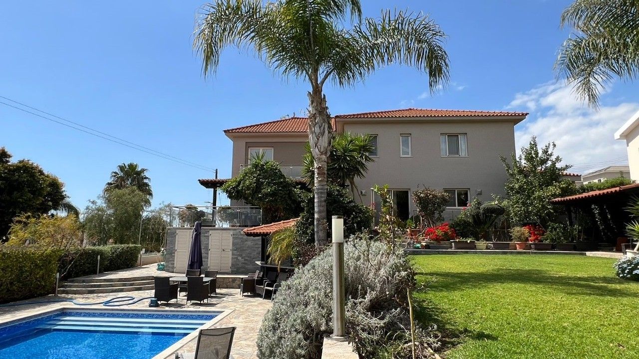 Villa in Limassol, Cyprus, 450 m² - picture 1