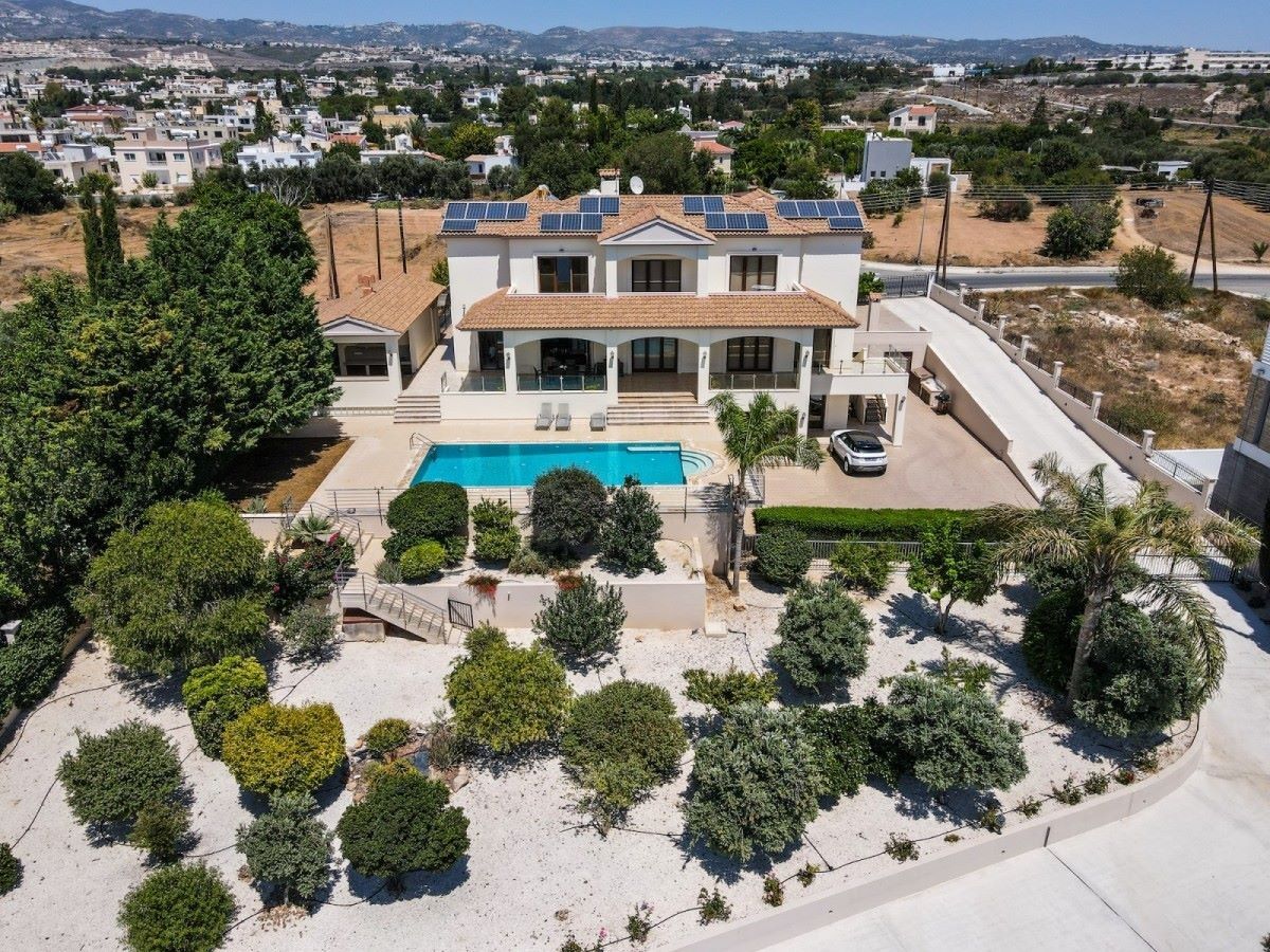 Villa in Paphos, Cyprus, 570 m² - picture 1