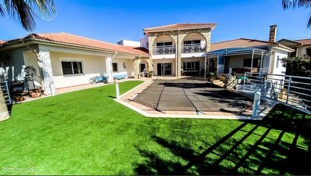 Villa in Limassol, Cyprus, 290 m² - picture 1