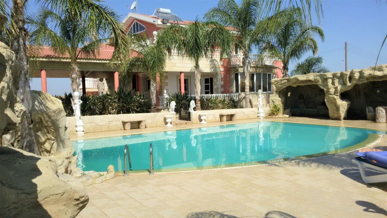 Villa en Nicosia, Chipre, 600 m² - imagen 1