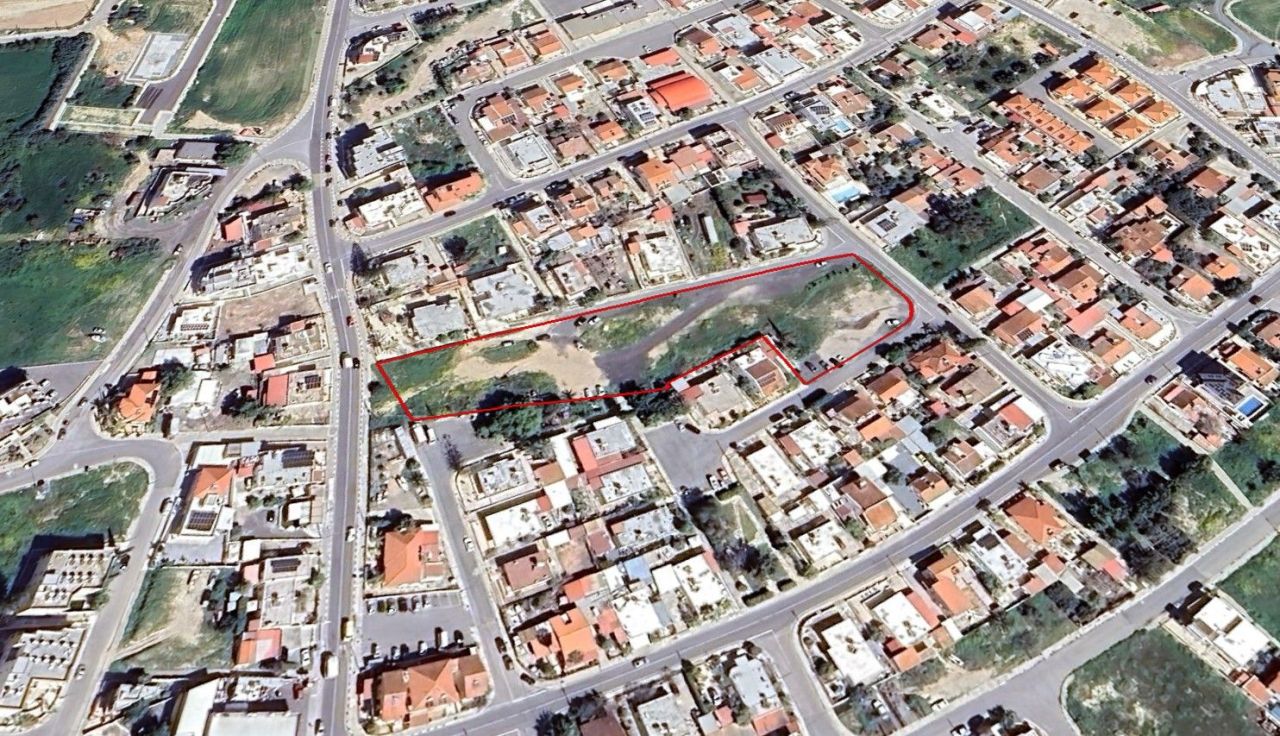 Terrain à Larnaca, Chypre, 5 600 m² - image 1