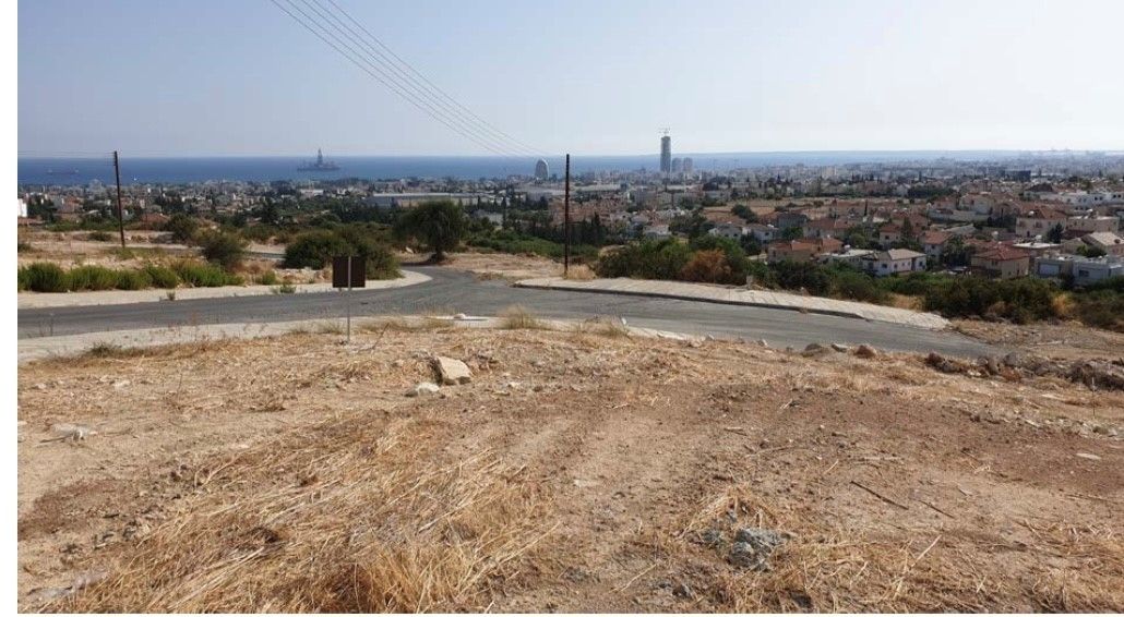 Land in Limassol, Cyprus, 1 619 m² - picture 1