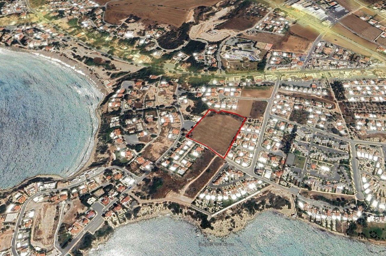 Terrain à Paphos, Chypre, 15 887 m² - image 1