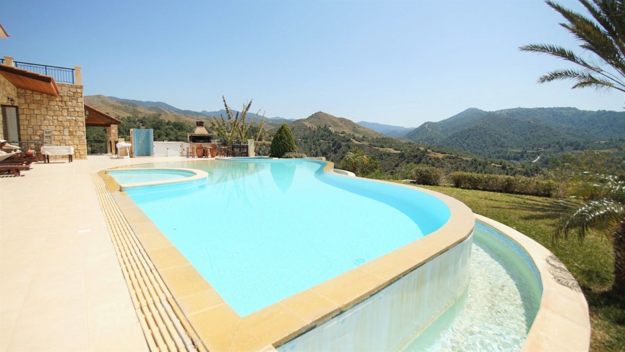 Villa in Paphos, Cyprus, 760 m² - picture 1