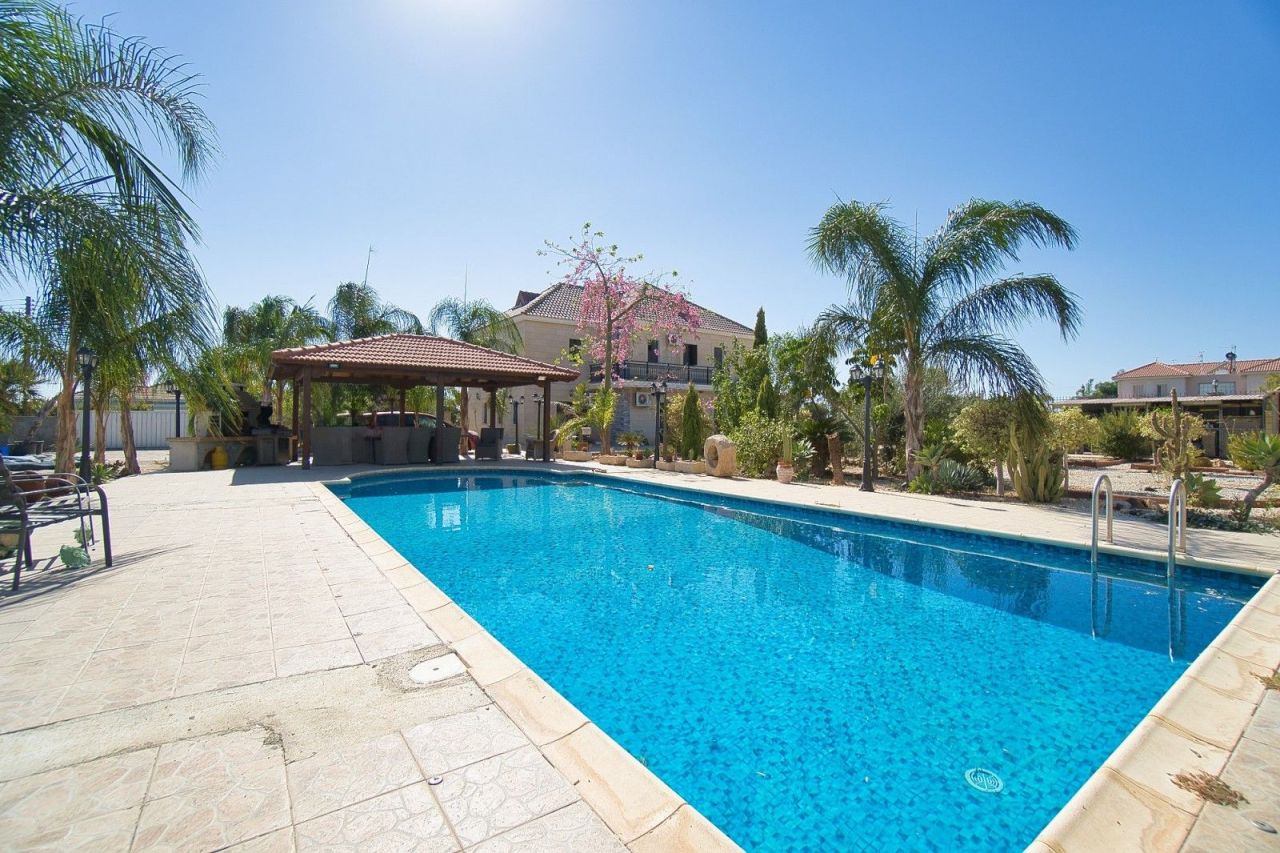 Villa in Limassol, Cyprus, 293 m² - picture 1