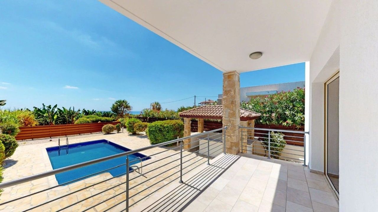 Bungalow in Paphos, Cyprus, 204 m² - picture 1