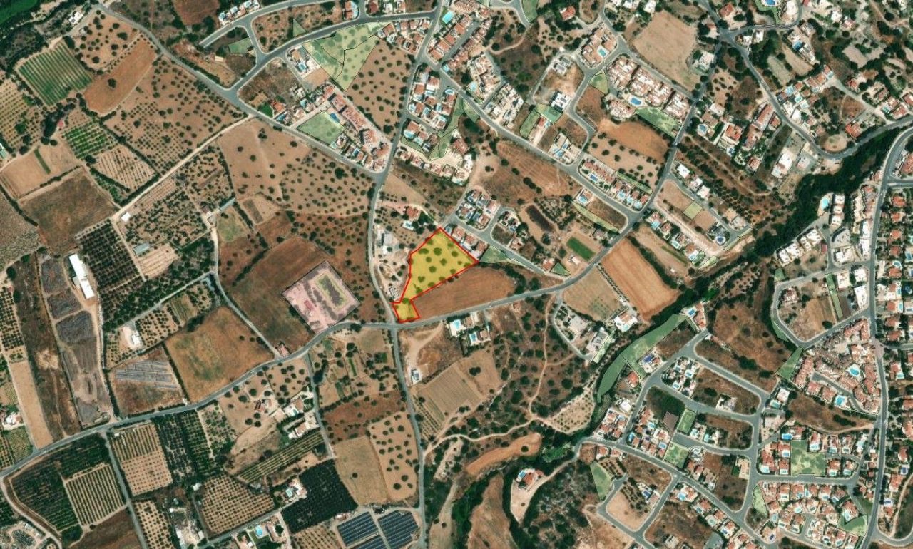 Grundstück in Paphos, Zypern, 7 693 m² - Foto 1