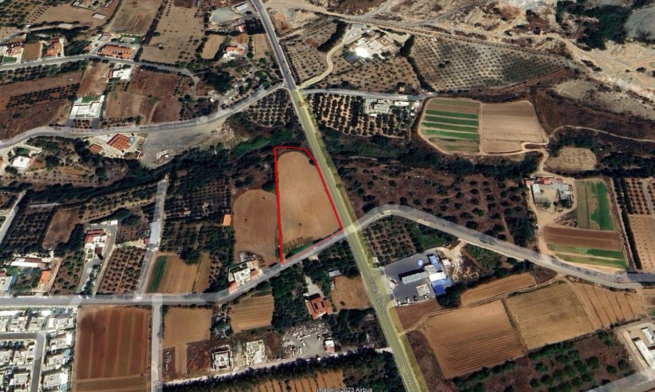 Terreno en Pafos, Chipre, 5 391 m² - imagen 1