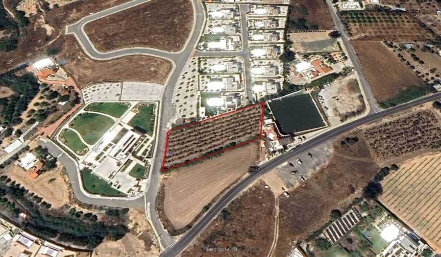Land in Paphos, Cyprus, 2 712 m² - picture 1