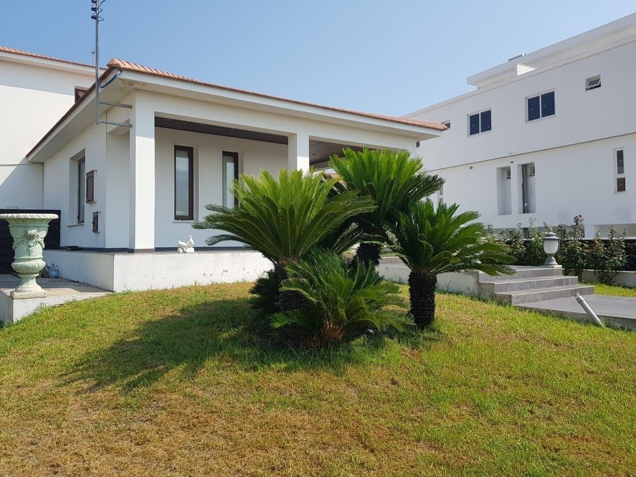 Villa in Larnaka, Zypern, 460 m² - Foto 1
