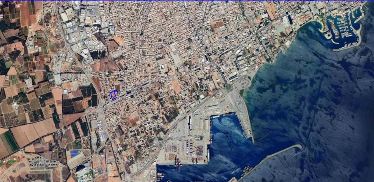 Land in Limassol, Cyprus, 8 251 m² - picture 1