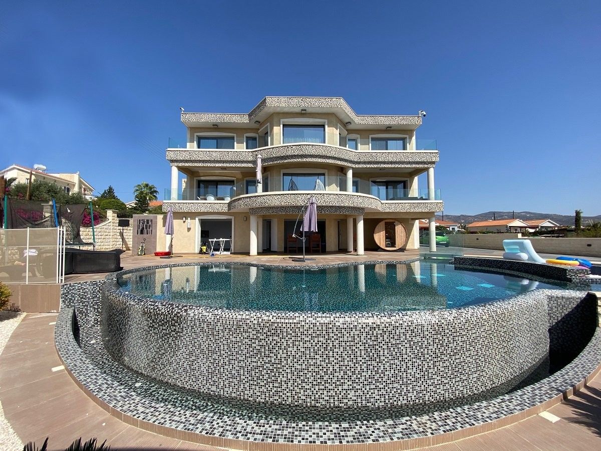 Villa in Paphos, Cyprus, 550 m² - picture 1