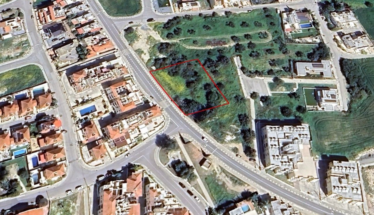 Terrain à Larnaca, Chypre, 1 859 m² - image 1