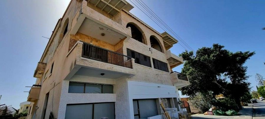Commercial property in Paphos, Cyprus - picture 1