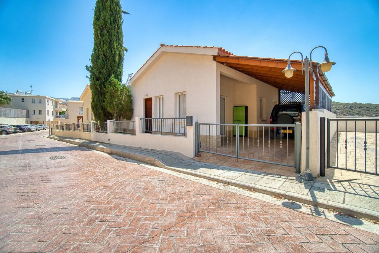 Villa in Paphos, Cyprus, 145 m² - picture 1