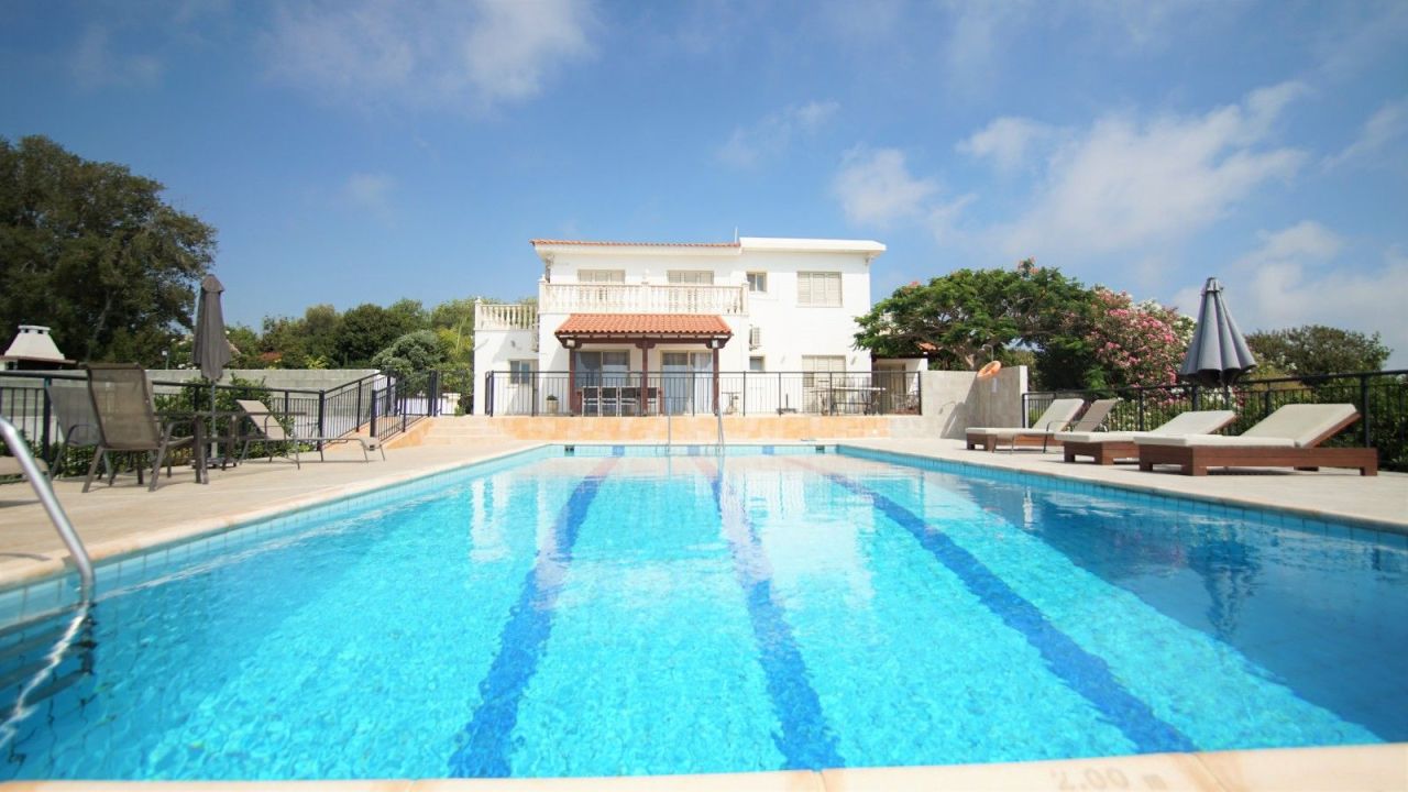 Villa in Paphos, Cyprus, 309 m² - picture 1