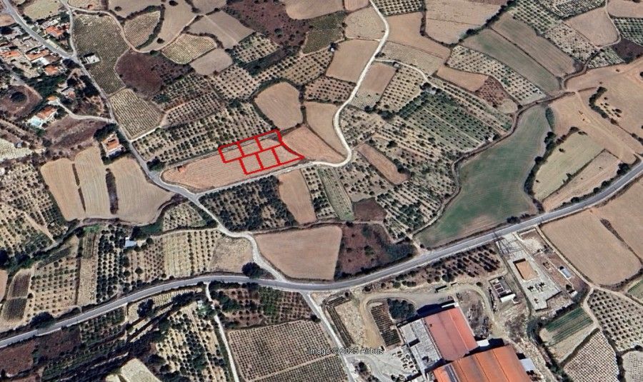 Terreno en Pafos, Chipre, 1 107 m² - imagen 1