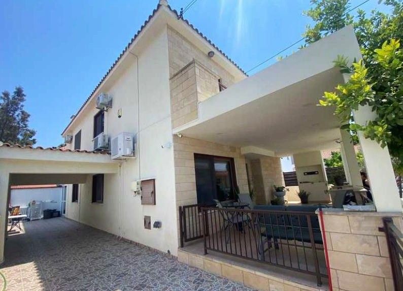 Villa en Lárnaca, Chipre, 200 m² - imagen 1
