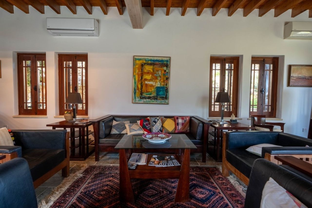 Villa in Paphos, Cyprus, 350 m² - picture 1