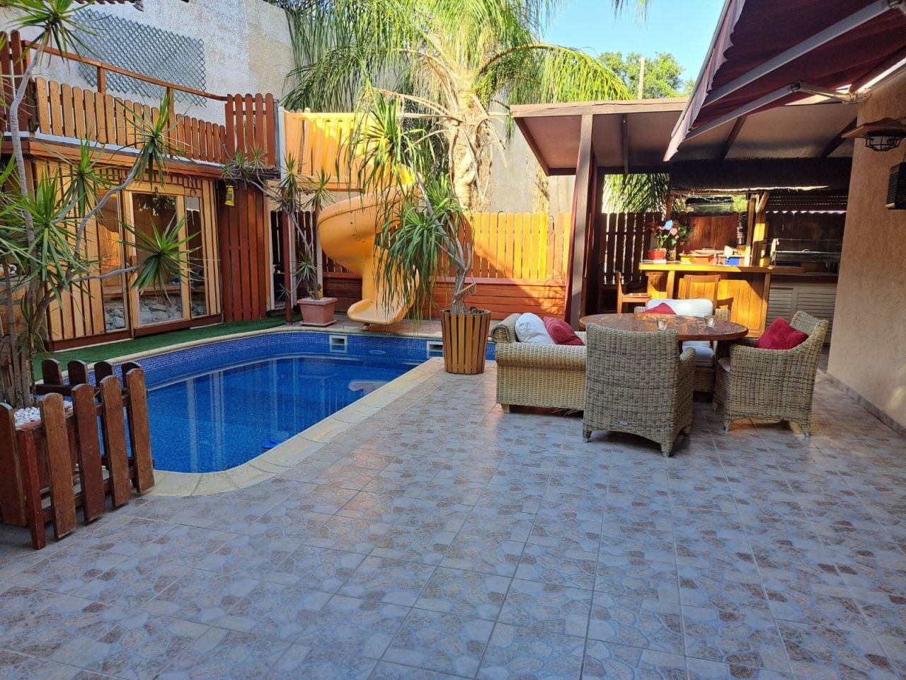 Villa in Limassol, Cyprus, 320 m² - picture 1