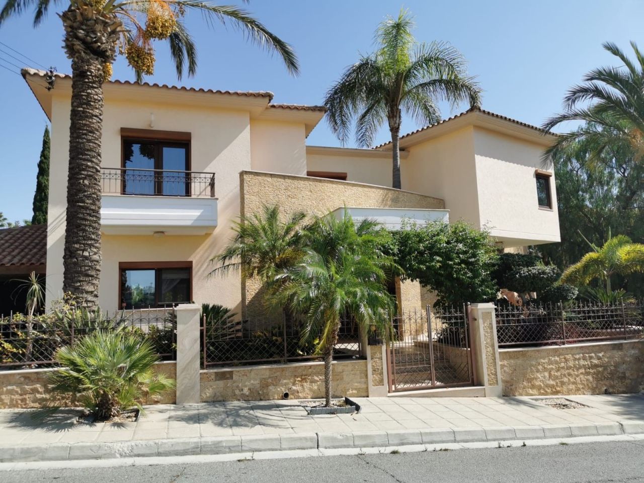 Villa in Limassol, Cyprus, 500 m² - picture 1