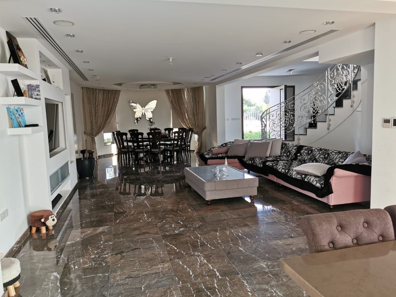Villa in Larnaka, Zypern, 450 m² - Foto 1