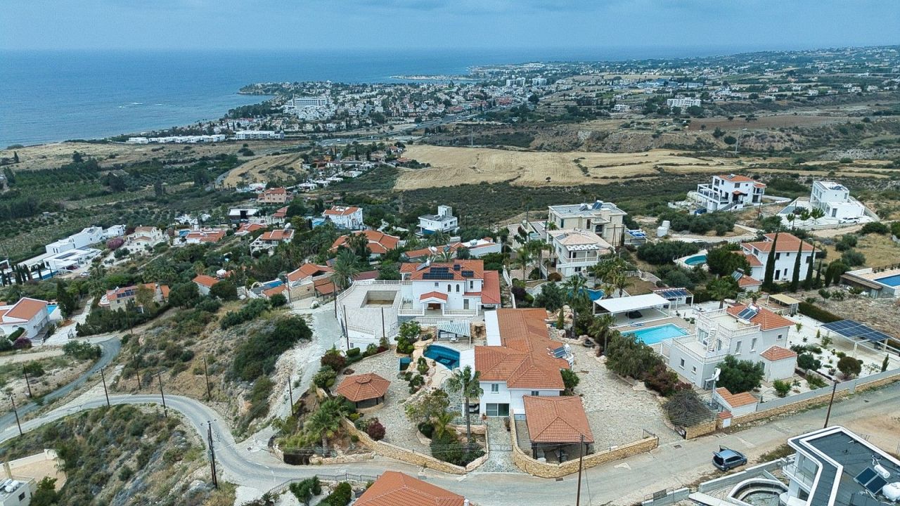 Villa in Paphos, Zypern, 400 m² - Foto 1